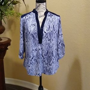 Silky feel cute paisley top